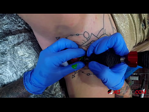 ❤️ Estremamente tatuato hottie Sully Savage ottenuto un tatuaggio sul suo clitoride ❤ Porno belloal it.chancel.top
